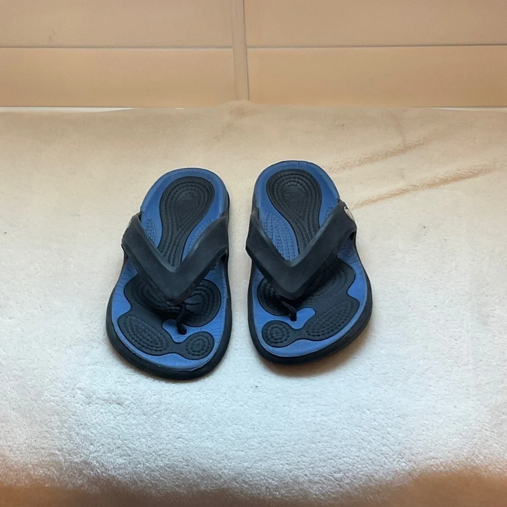 CROCS Kids Blue and Black Flip Flops